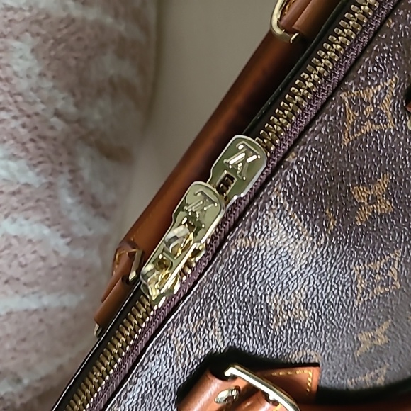 ๐ Authentic ๐ Louis Vuitton Alma PM - Picture 11 of 16